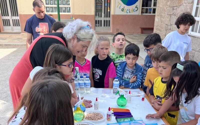 O CPR La Inmaculada de Ponteareas presentou o proxecto medioambiental “Superheroes polo Planeta”