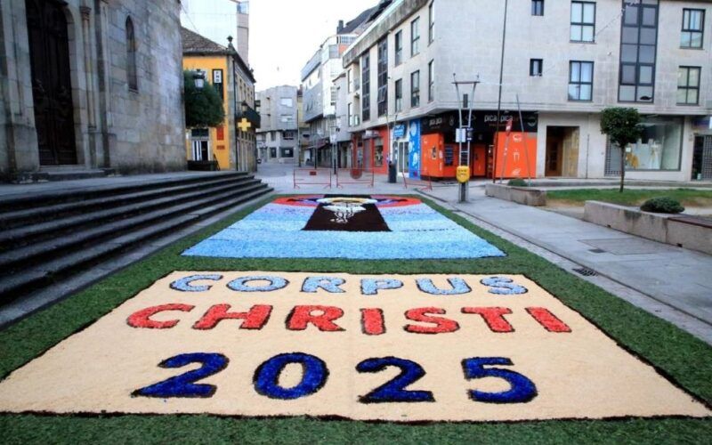 O Porriño celebra a tradición das alfombras florais do Corpus