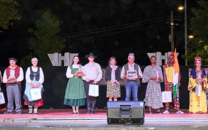 As músicas do mundo deleitaron ao público ponteareán