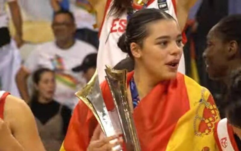A porriñesa Noelia Mouriño, campiona europea de baloncesto sub-18