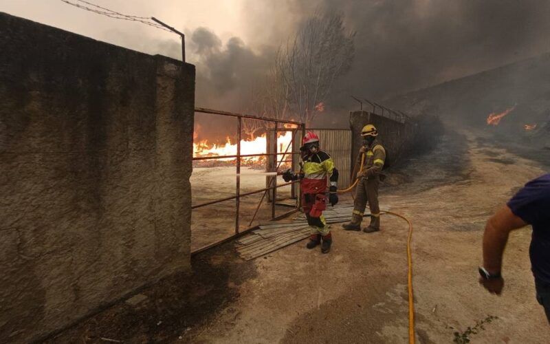 O Consorcio Provincial de Bombeiros de Lugo loita contra os lumes de Ourense
