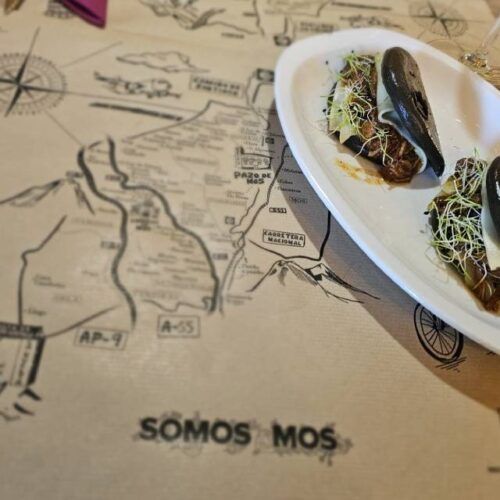 “La Vuelta” por Mos en manteis conmemorativos