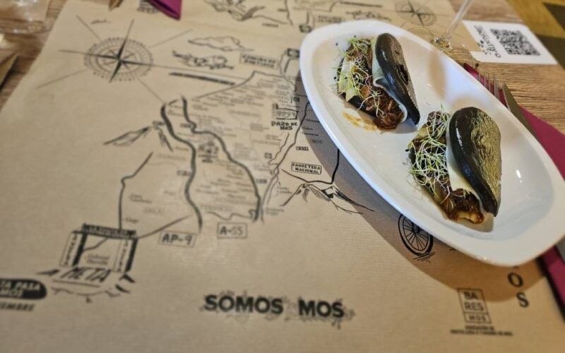 “La Vuelta” por Mos en manteis conmemorativos