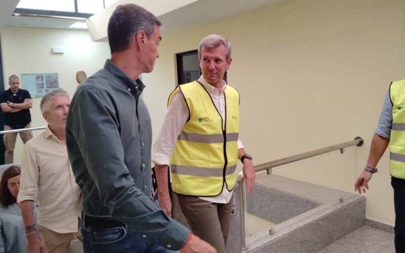 Alfonso Rueda pediu a Pedro Sánchez 200 soldados máis para combater o lume