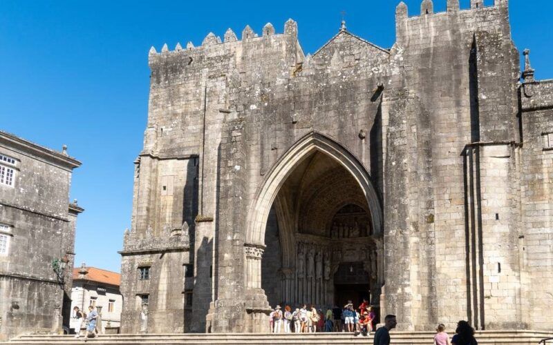 Os Reis e o presidente de Portugal presiden o Comité de Honra do 800 aniversario da Catedral de Tui