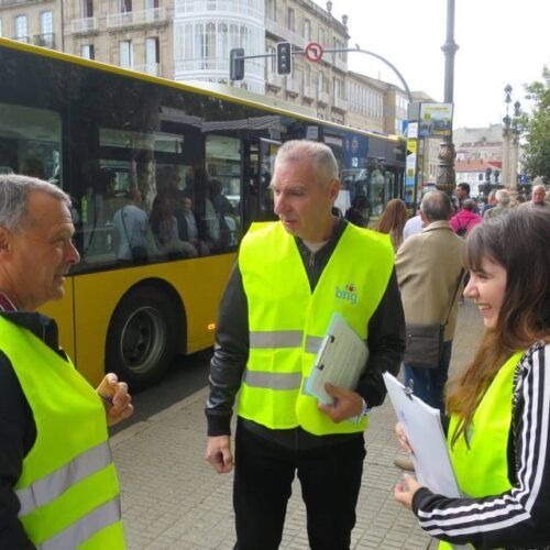 O BNG de Ourense recolleu sinaturas para rectificar o novo mapa de liñas do transporte público