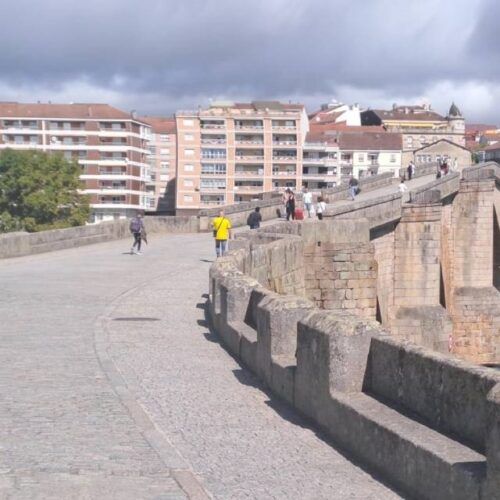 A Xunta de Galicia rematou a limpeza da Ponte Vella de Ourense