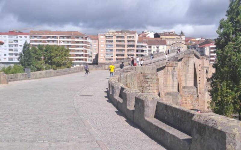 A Xunta de Galicia rematou a limpeza da Ponte Vella de Ourense
