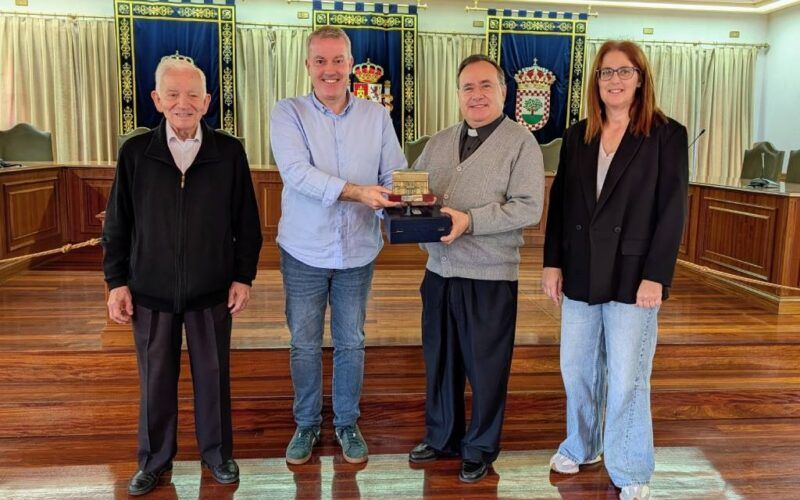 A Cañiza homenaxea o labor pastoral de Don Miguel Ángel Castro Quinteiro