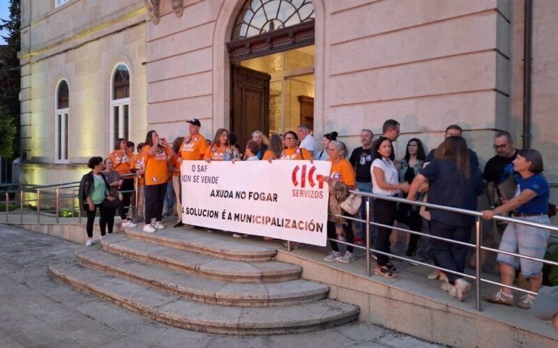 As traballadoras do SAF “non pararán” ata que a empresa Óbolo “marche de Ponteareas”