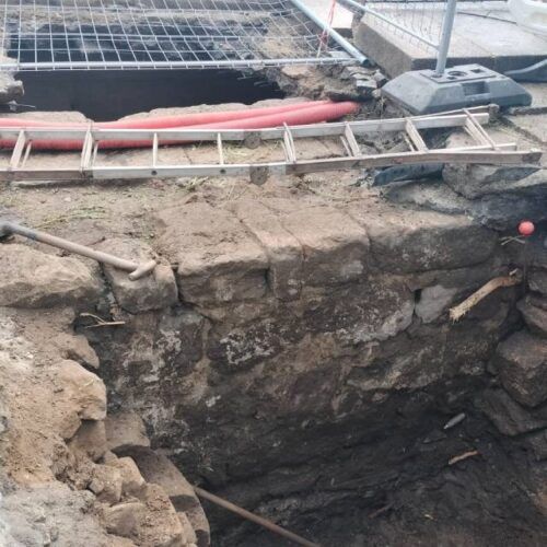 Descobren restos dunha muralla medieval en Tui