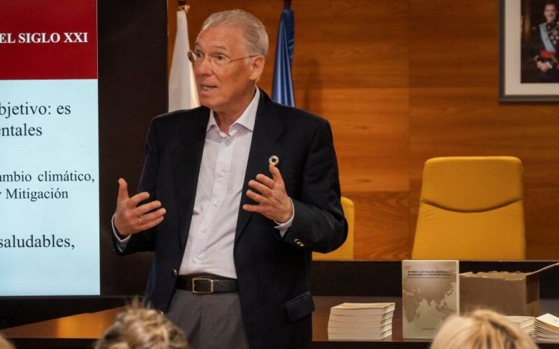 “A formación e investigación en educación ambiental ten que estar ao servizo da sociedade, nunca ser un negocio”