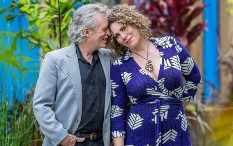 O Grove recibe á artista estadounidense Dyna Kurtz