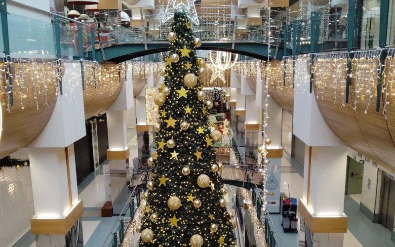 Pista de xeo no Centro Comercial Ponte Vella en Ourense