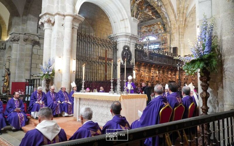 A Catedral de Tui deu comezo á celebración do seu 800 aniversario