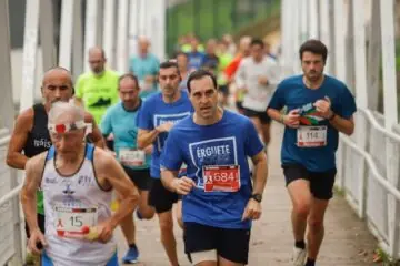 “Érguete e Corre” homenaxea as súas nais fundadoras