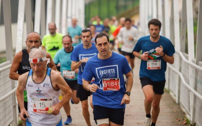 “Érguete e Corre” homenaxea as súas nais fundadoras
