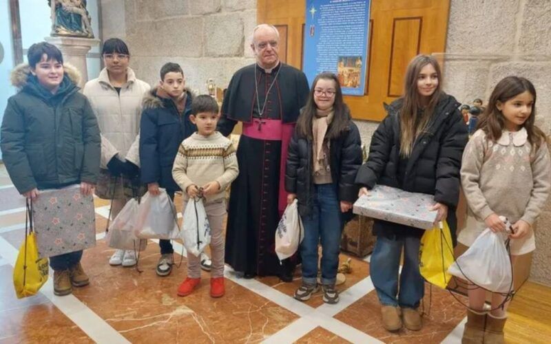 O Bispado de Ourense entregou os premios de arte infantil