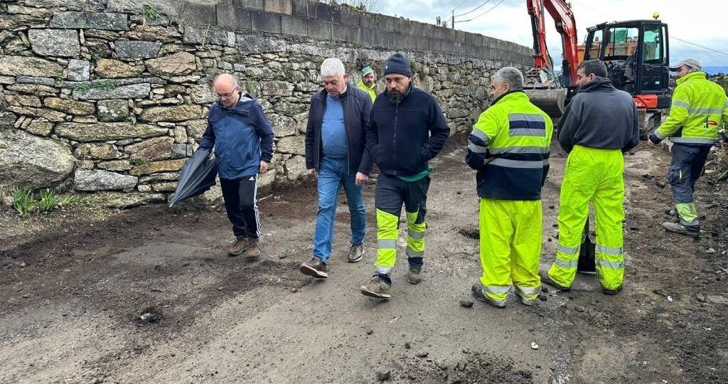 Ponteareas executa a segunda fase do asfaltado nas parroquias
