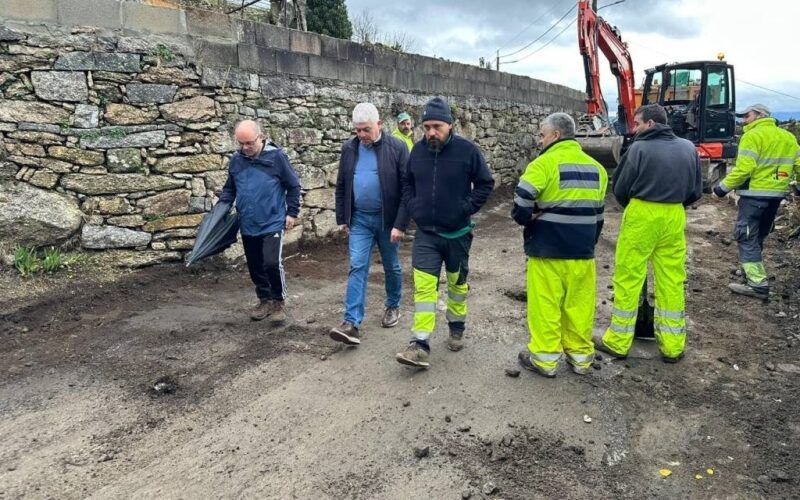 Ponteareas executa a segunda fase do asfaltado nas parroquias