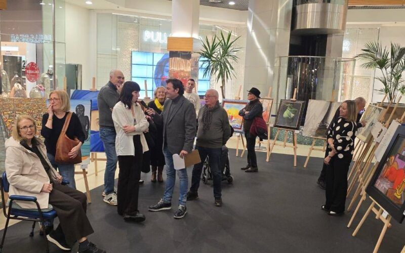 Dez artistas ourensáns expoñen en Ponte Vella