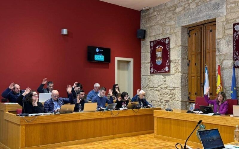 Ponteareas aproba un novo contrato para limpeza viaria