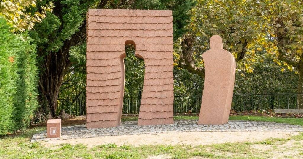 Tui dignifica a 137 represaliados pola ditadura