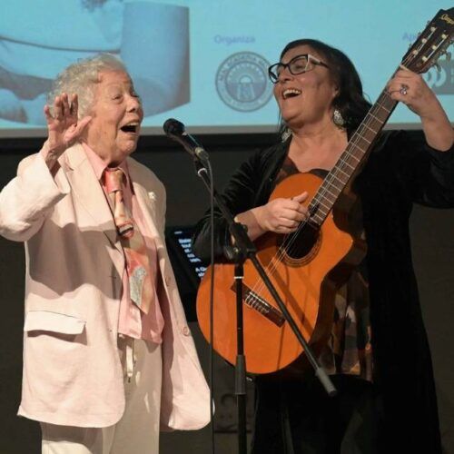 A RAG honra en Vigo a obra de María Xosé Queizán