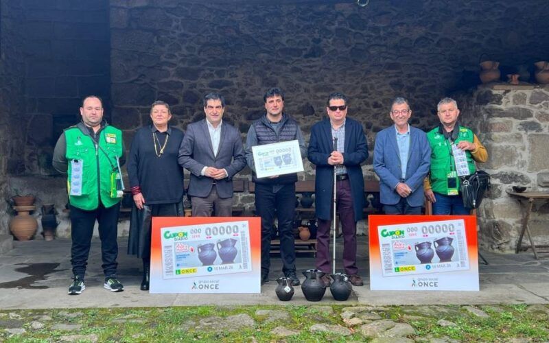 A Xunta de Galicia presenta o cupón da ONCE dedicado á olería tradicional de Gundivós
