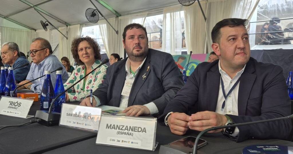 Os alcaldes de San Xoán de Río, Manzaneda e Riós destacan no cumio da OCDE en Colombia