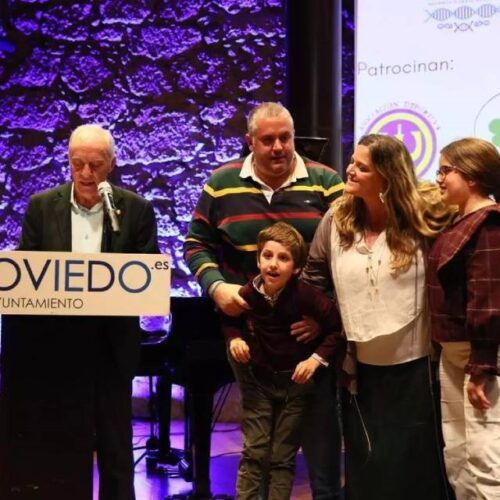 Homenaxe en Oviedo ao neno cunha enfermidade rara