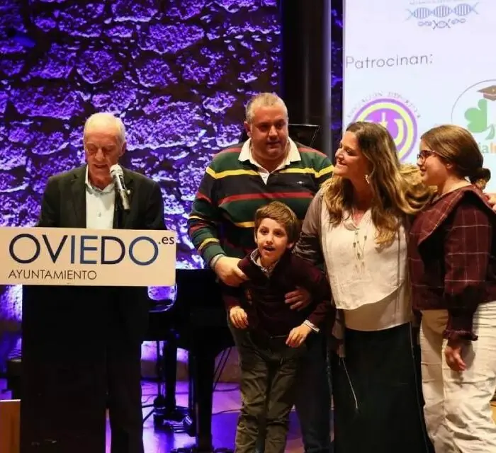 Homenaxe en Oviedo ao neno cunha enfermidade rara