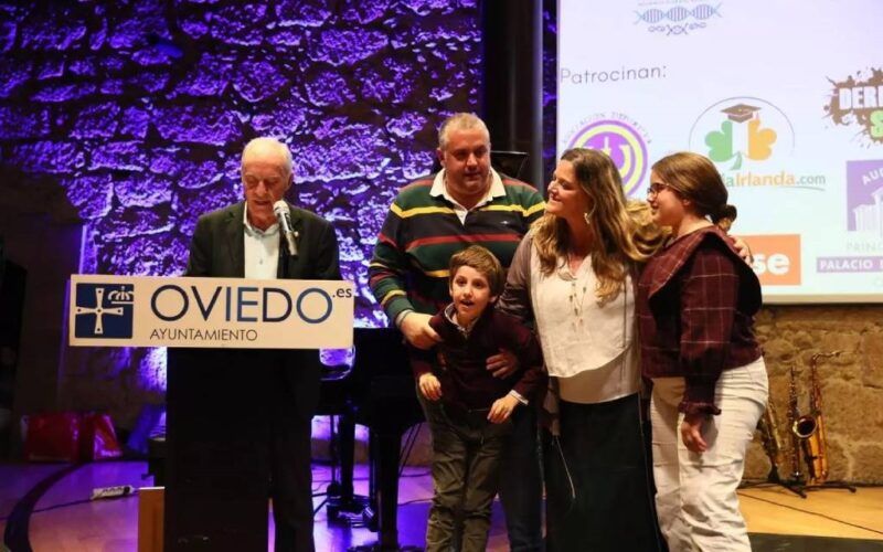 Homenaxe en Oviedo ao neno cunha enfermidade rara
