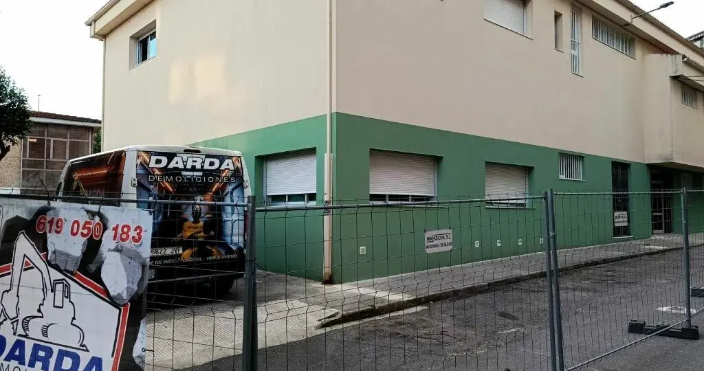 Goberno e oposición chocan polo traslado da escola infantil de Ponteareas