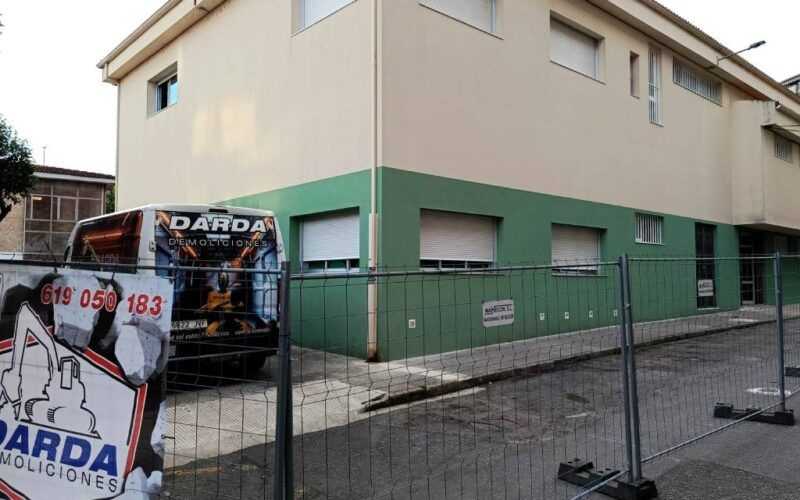 Goberno e oposición chocan polo traslado da escola infantil de Ponteareas