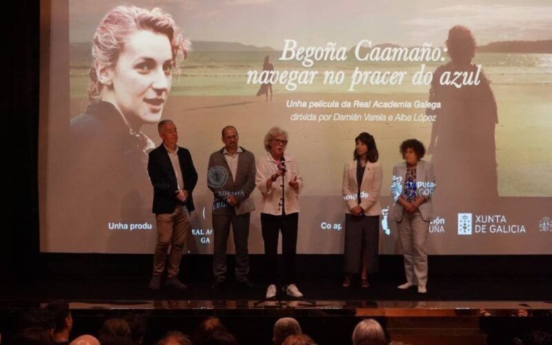 “Begoña Caamaño: navegar no pracer do azul”
