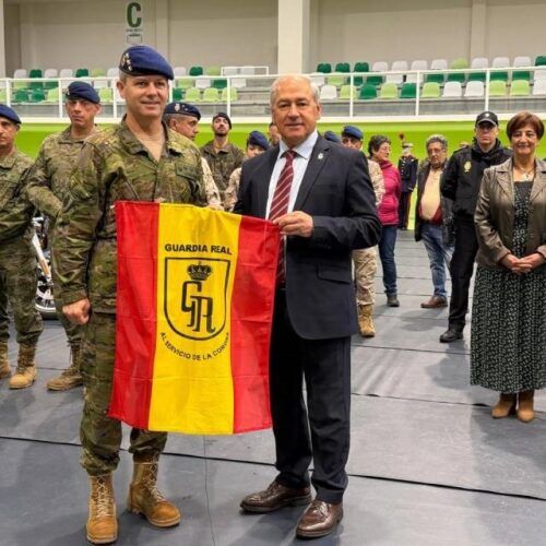A Guardia Real e o Concello de Monforte intercambiaron agasallos institucionais
