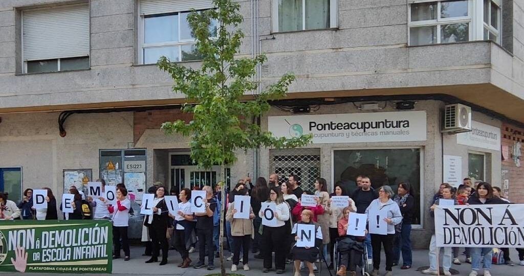 Protestas diante da nova escola infantil de Ponteareas