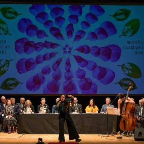 A Real Academia celebra a “voz insurrecta” de Begoña Caamaño