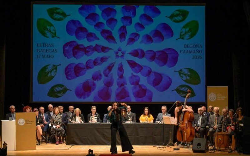 A Real Academia celebra a “voz insurrecta” de Begoña Caamaño