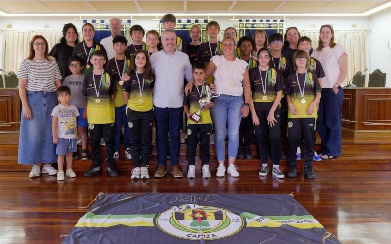 Homenaxe ao equipo infantil do CF Caniza