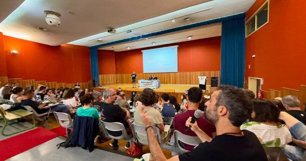 O profesorado galego prepara un inicio de curso de loita, mobilizacións e folgas
