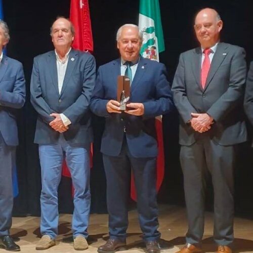O alcalde de Monforte recibe o premio Escoba de Platino 2026