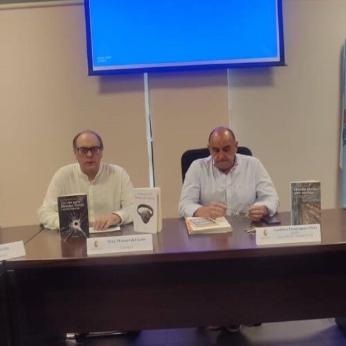 O escritor Del Caño presentou a triloxía sobre grandes artistas e escritores galegos