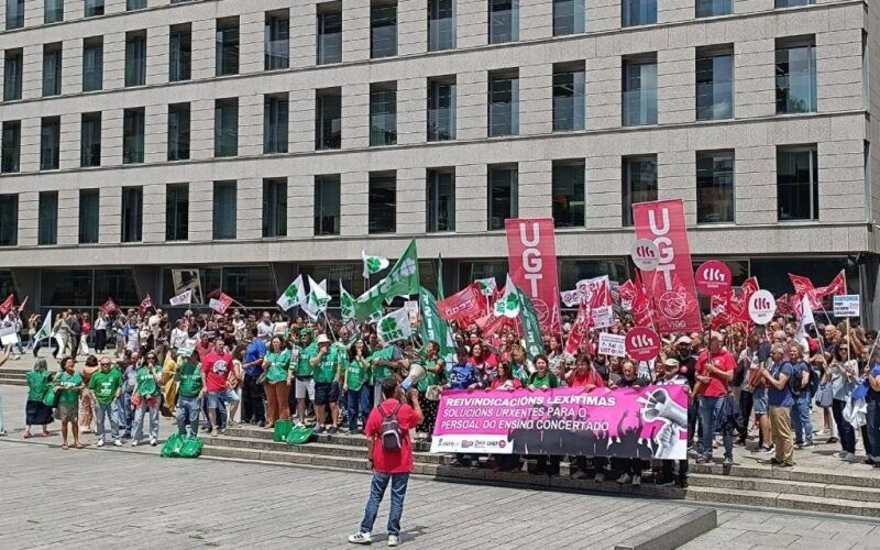 O ensino concertado reivindica as súas demandas diante da Xunta de Galicia