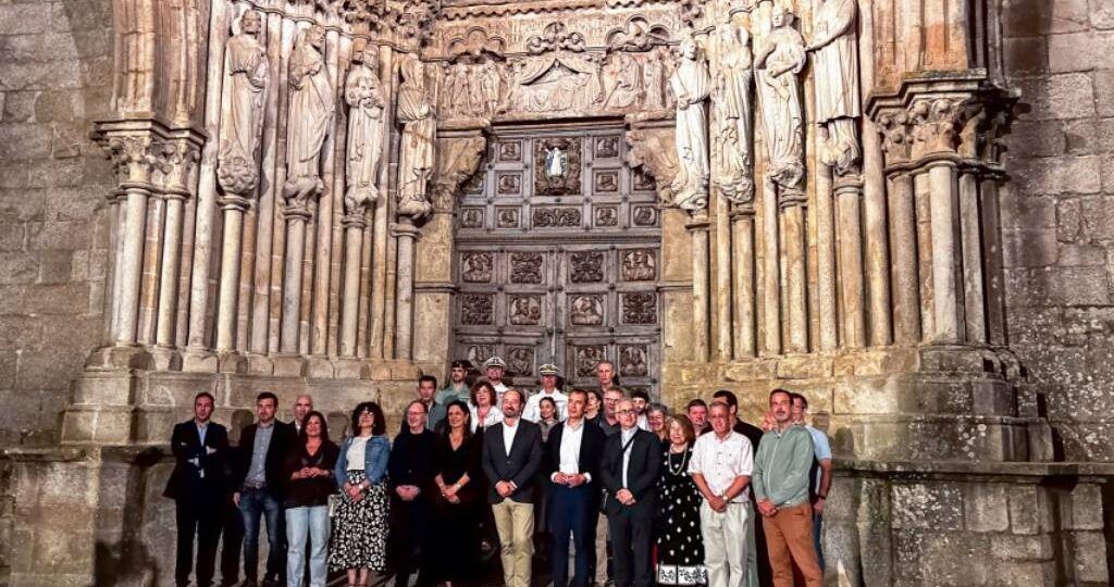 A Catedral volve iluminar as noites tudenses