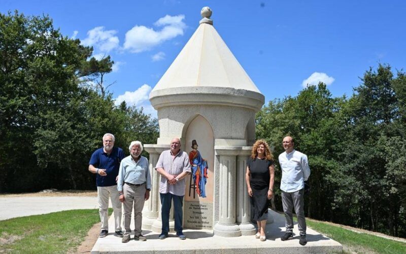 Alumnado de Cantería de Galicia elabora un templete para Insua dos Poetas