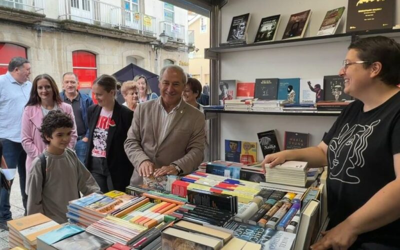 XXVII Feira do Libro de Monforte na rúa Cardeal