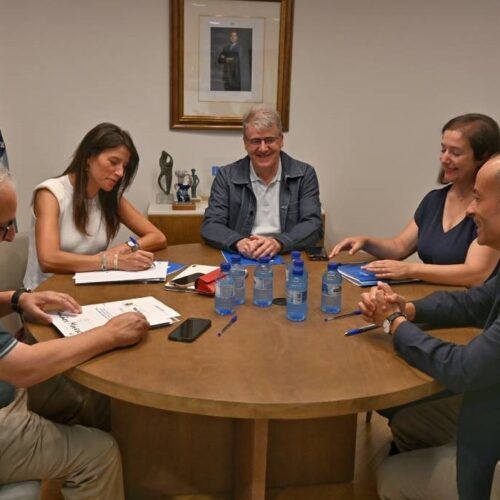 A conselleira de Vivenda mantén un encontro de traballo co Alcalde de Muíños