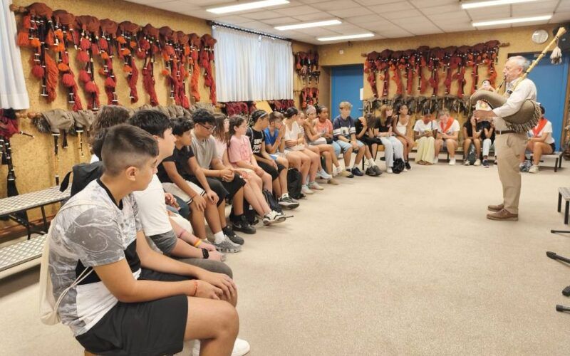 Mozos de Amencer coñeceron a Escola Provincial de Gaitas de Ourense